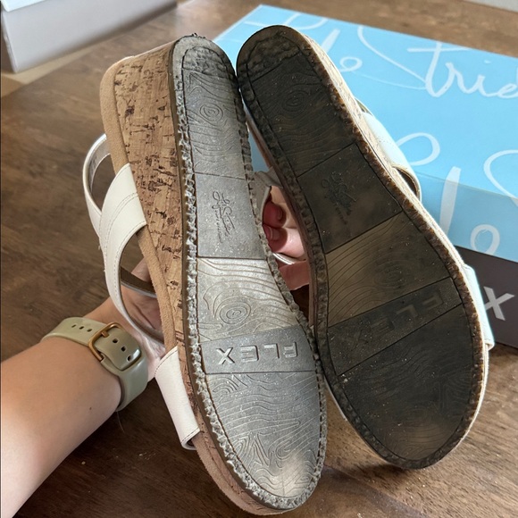 Life Stride White Strappy Sandals - Picture 6 of 6